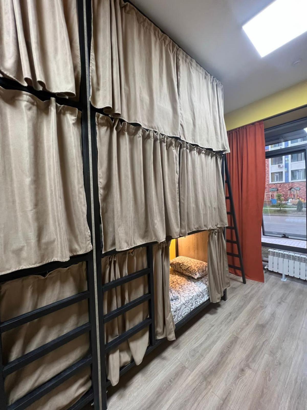 Рой Hostel Almati Kültér fotó