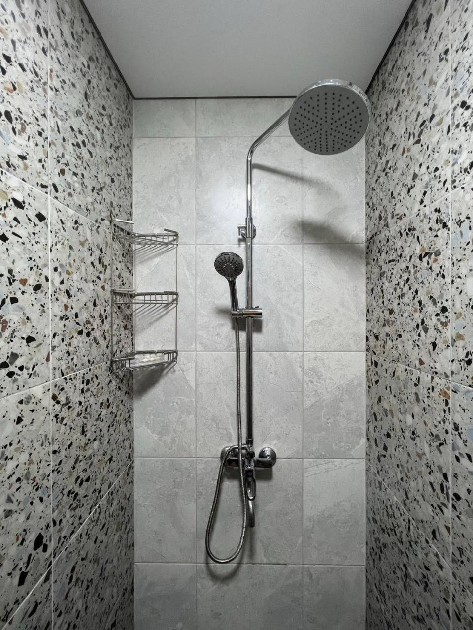 Рой Hostel Almati Kültér fotó
